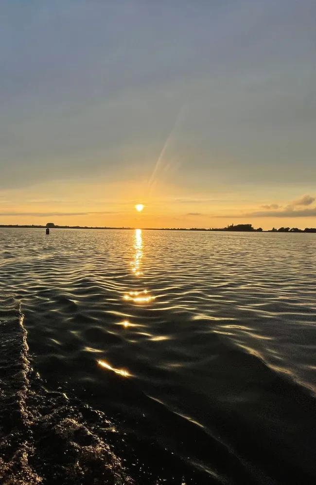 Zonsondergang boven het Zuidlaardermeer